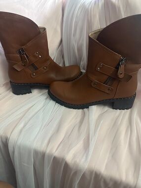 Women's Tan Lace-Up Moto Boots with Side Zip